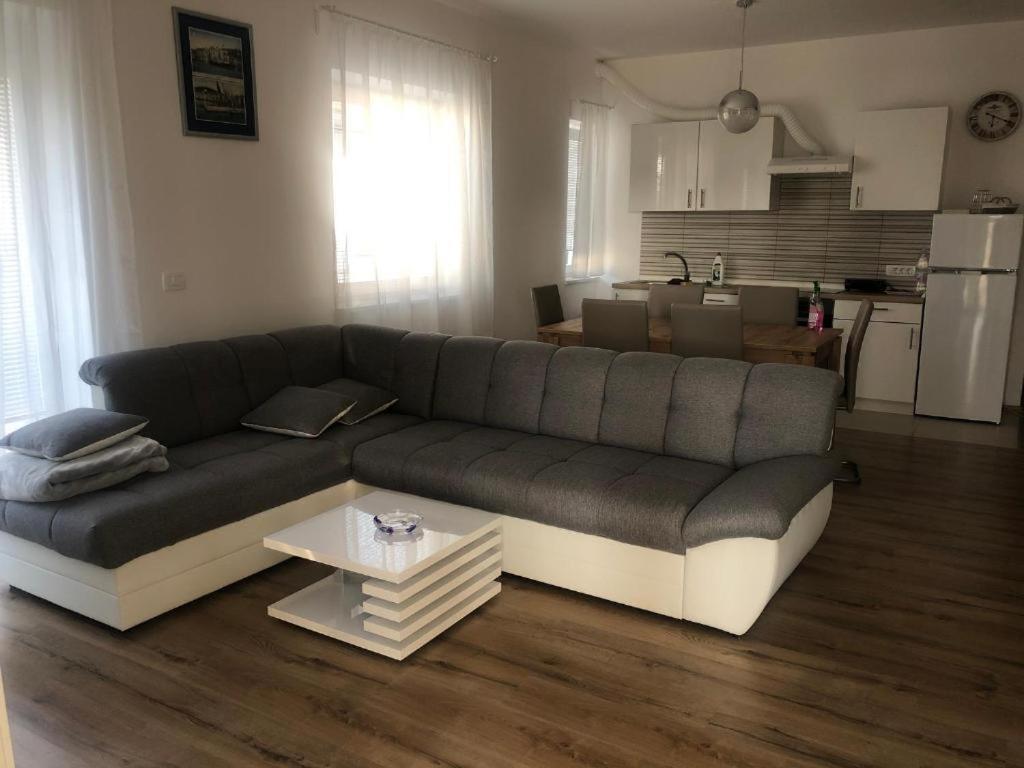 Apartmaji Meduza Изола Екстериор снимка